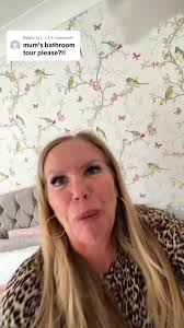 Replying to @L <3 she’s claustrophobic darren x