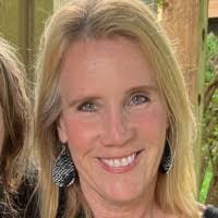 Renee Courtney's Instagram, Twitter & Facebook