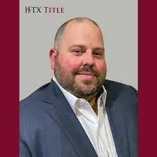 Laura Vanderpool's Instagram, Twitter & Facebook