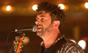 A los 56 años, murió el cantante y compositor roberto palo pandolfo, líder de don cornelio y la zona y los visitantes y actualmente al frente de la hermandad, banda con la que grabó los álbumes un abrazo y transformación, además del tríptico en vivo el vuelo del dragón. Qobgdvvm Umpxm