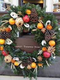 The following 50 christmas decoration ideas have been handpicked to help you find a project that will inspire you to embrace your artistic side of 2020. 10 Of The Best Christmas Wreaths Of Williamsburg