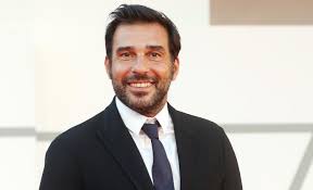 Edoardo leo omaggia gigi proietti durante il funerale al globe theatre. Edoardo Leo Racconto I Miei Genitori Erano Contro Emozionante