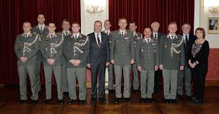 Sie begleitet staatsbesuche, bundespräsidentenverabschiedungen und noch vieles mehr. Auszeichnung Fur Garde Soldaten Militar Aktuell Sicherheit Im Fokus