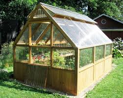 This diy greenhouse is perfect for starting to germinate seeds for sure. Pin Von Molly Wasek Auf Greenhouses Cold Frames And Conservatories Garten Gewachshaus Gewachshausplane Gewachshaus Bauen