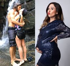 She began her acting studies at the age of 9 and subsequently appeared in her first theatrical performance at 11. Tata Werneck E Rafael Vitti Chamam A Filha De Mana E Deixam Sandy E Fas Em Duvida Decidiram Estrelando