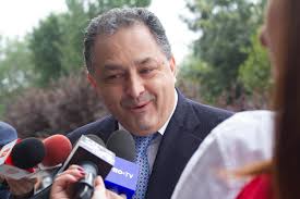 „lucrează de vreo 15 ani la o companie privată. Sqwvi0zpcxxixm