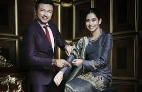 Maybe you would like to learn more about one of these? Ayna Anya A Touch Of Royal Beauty With Tunku Tun Aminah X Jovian Exclusive Collection