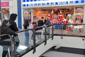 Bath and body works santa clarita. Scv Continues Annual Black Friday Tradition