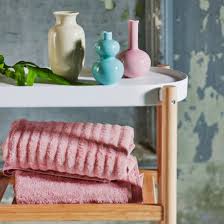 7 Ideas Para Renovar El Bano Coleccion Verano Ikea In 2020 Dekorative Vasen Helle Badezimmer Ikea