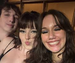 SORTED NOW, THANK YOU! Hi everyone! I'm a commercial photography student at  Falmouth Uni and in need of a location for my current project, shooting for  a local florist. I am looking