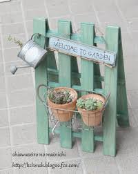 オシャレな100均 セリア と ダイソー でお部屋をプチリメイク weboo ウィーブー おしゃれな大人のライフスタイルマガジン クラフトスティック ガーデニング 棚 パレット ガーデニング