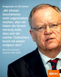Nie wieder dürfe zugelassen werden, dass Rassismus, Antisemitismus und  Menschenverachtung die Oberhand gewinnen, betont Ministerpräsident Stephan  Weil (SPD) anlässlich des Kriegsendes vor 80 Jahren.