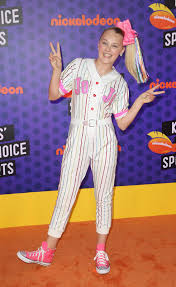 Jojo siwa is an american famed star who is best known as jojo with the big bow. Jojo Siwa Height
