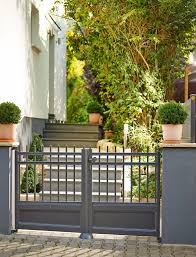 Tur Modell Tokio Classic Mit Leerfeld Im Oberen Bereich Kassette Unten Angepasst An Den Schragen Strassenverlauf Gartengestaltung Einfahrtstor Tor Design