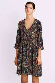 Avec son imprimé fleuri, cette robe évasé vous assurera une allure ultra. Grace Et Mila Robe Rawane Violet Femme Des Marques Et Vous