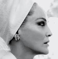 Родилась 10 марта 1958 года в мидвилле, штат пенсильвания, сша. Sharon Stone Shares Skin Care Routine And Makeup Tips Allure