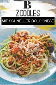 Gemusenudeln Mit Schneller Bolognese Dieses Rezept Vereint Genuss Mit Wenig Kalorien Die Nudeln Werden Aus Karotten Schnelle Bolognese Rezepte Zoodles Rezept