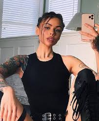 Instagram star and beauty guru known for posting elaborate pictures of herself in various colorful wigs and makeup. Snitchery Pictures Scrolller