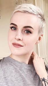 Krátké pixie účesy na takové vlasy dokonale styling. Hairdare Pixie Shorthair Womenshair Beauty Hairstyles Beauty Hairdare Hairstyles Pixie Shorthair Womenshair Pixiecutblonde V Roce 2020 Ucesy Bile Vlasy A Vlasy