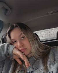 Robyn Blankenship's Instagram, Twitter & Facebook