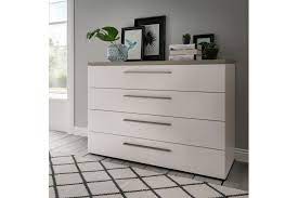 Loddenkemper Gloss Schlafzimmerkommode Weiss Mobel Letz Ihr Online Shop Klassisch und zeitlos ist eine schlafzimmer kommode in weiss mit chromfarbenen griffen. eur