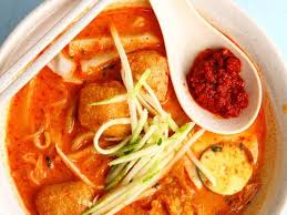 Kalau masakan seperti ini, kita bebas untuk mengubahsuai ramuan ramuan dan cara caranya, tidak seperti kuih muih yang perlu diikuti sukatan dan bahan digunakan. Best Nyonya Laksa Spots In Melaka C Letsgoholiday My