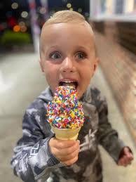 Amanda Creasy's Instagram, Twitter & Facebook