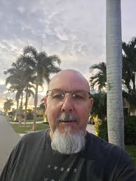 Why does my Vseebox keep losing the time signal and remote control  responsiveness when the TV is turned off?