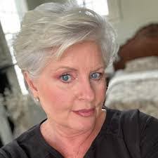 Donna Harig's Instagram, Twitter & Facebook