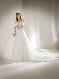 Mit dem brautkleid prinzessin in glitzer erfüllst du den raum mit. Pin Auf Novias