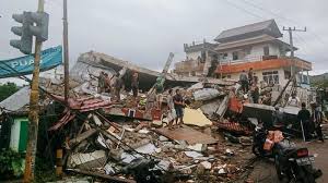 Foto aerial gedung kantor gubernur sulawesi barat yang rusak akibat gempa bumi magnitudo 6,2 di mamuju, sulawesi barat, sabtu (16/1/2021). Pvmbg Ingatkan Potensi Tanah Longsor Imbas Gempa Mamuju