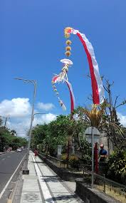 Akan tetapi perbedaannya terletak pada warna dan posisi ujung bendera tersebut. Umbul Umbul Wikipedia Bahasa Indonesia Ensiklopedia Bebas