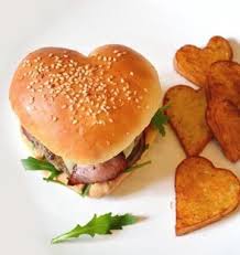 Burger En Forme De Coeur Pour Les Amoureux Recettes Cooking Recette Recettes De Cuisine Recette Repas Light