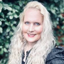 Kirsty-ann Johnstone (@KirstyJ80)