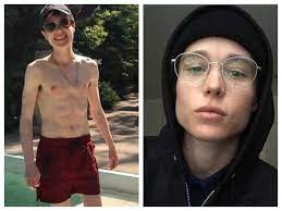 The star looked incredible in a maroon pair of red swimming trunks as he flashed his best smile for the. 94jvexqjcqq M