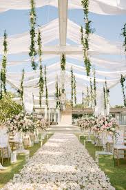 Dreamy Is The Word That Comes To Mind When Describing Hong Kong Tv Star Hong Kiu And Her Husband Jesper S Weddin Wedding Lights Wedding Scene Outdoor Wedding