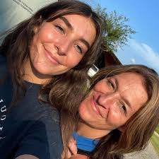 Lisa Watts (@Labernard12) • Facebook