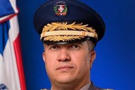 Policía realiza cambios en varias comandancias En las movilizaciones figura  el general Máximo Báez Aybar, director Regional Santo Domingo Norte, quien  pasa a la Dirección Regional Central del Distrito Nacional, en sustitución