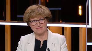 A cette heure, lui même ne le sait sans doute pas. C Ce Soir Emmanuel Macron Le Reconfinement Qui Ne Dit Pas Son Nom En Streaming Replay France 5 France Tv