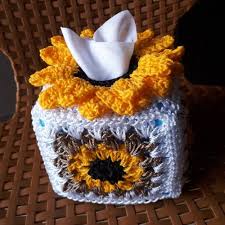 Namun tak perlu khawatir karena kamu bisa membuat bunga matahari dari benang wol. Jual Kotak Tissue Rajut Bunga Matahari Kota Tangerang Toko Vinsi Tokopedia