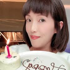 進行式ing~ #珠寶訂製| 老件翻新分享您有來自家人傳承的珠寶，想重新改造嗎？印僑珠寶帶領你更進一步轉化珠寶貴氣的定義，賦予日常更多配戴的可能性。  除了從零到有的訂製，也歡迎將寶石、老件首飾帶來，讓我們一起賦予它最美的新生。 #印僑珠寶#