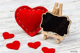 Un cuore rosso con lavagna nera e cuori piccoli copiare - foto d'archivio |  Crushpixel