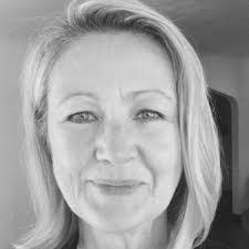 Karen Boze's Instagram, Twitter & Facebook