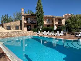 Add a throw, some pillows and perhaps even a snack or two, and you are set for some quality alone time, or even some time with your nearest and dearest. Pool At The Cottages Unheated Good For Sunbathing The Plastic Lounge Chairs Are Very Hard Find The Mesh Lounge Chairs Instead Picture Of Relais Il Canalicchio Canalicchio Tripadvisor