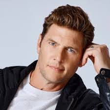 Charles Delavergne's Instagram, Twitter & Facebook