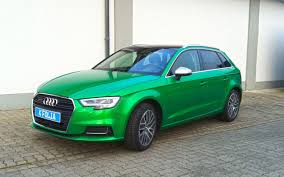 Er ist vor allem das schickere auto bei nahezu gleichem raumangebot. Audi A3 Sportback Mit Gruner Effektfolie 02 K Folia Perfekte Farbe Ohne Lack Zum Fespreis