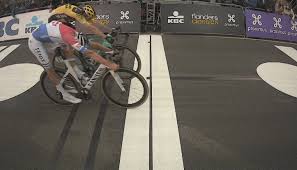 Mathieu van der poel uudelleentwiittasi. Mathieu Van Der Poel Outsprints Wout Van Aert To Win Tour Of Flanders Road Cc