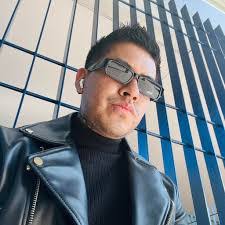 Gilberto Elias's Instagram, Twitter & Facebook