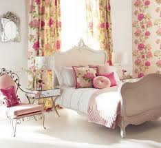 Floral bedding can bright up a feminine bedroom. Cute And Feminine Bedroom Interior Design With Flowers Decoration Feminine Bedroom Design Colorful Bedroom Design Feminine Bedroom