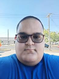 så Supercuts (jag måste verkligen sluta gå dit) förstörde min hårfäste  igen. finns det något jag kan få som återställer det eller är det permanent  halvmåneformat? : r/Hair